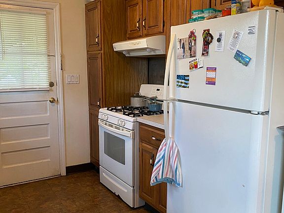 2nd image of 194 Scott Ave #1
