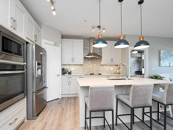 3rd image of 20 Walgrove Walk SE #210