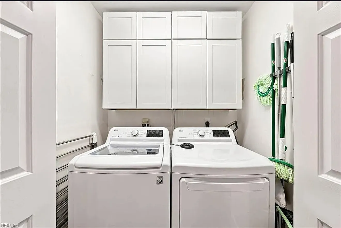 3 bed, 2.5 bath, 1960 sqft, $3,500 — Photo 2