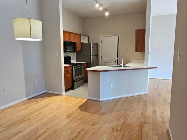 750 Walker Sq APT 4B