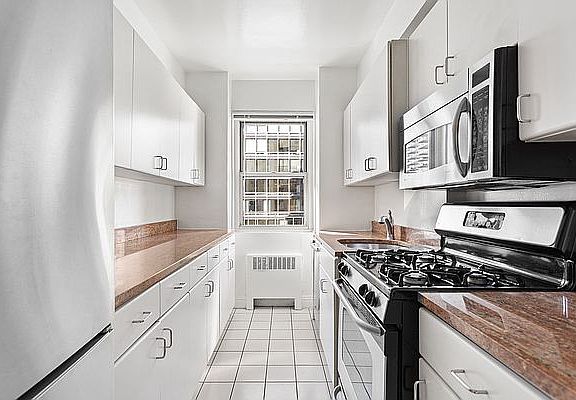 5th image of 301 E 66th St APT 7G