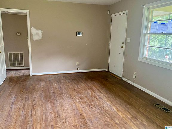 5th image of 449 Wedgeworth Rd