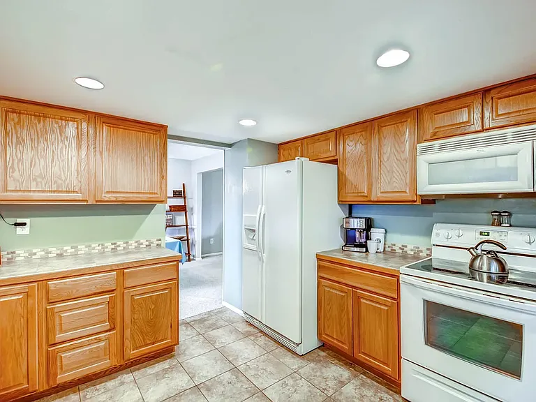 2194 S Eagle Ct — Photo 8