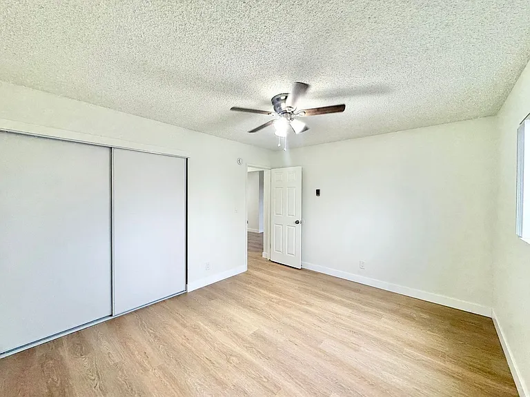 Benton Apartments — Photo 20