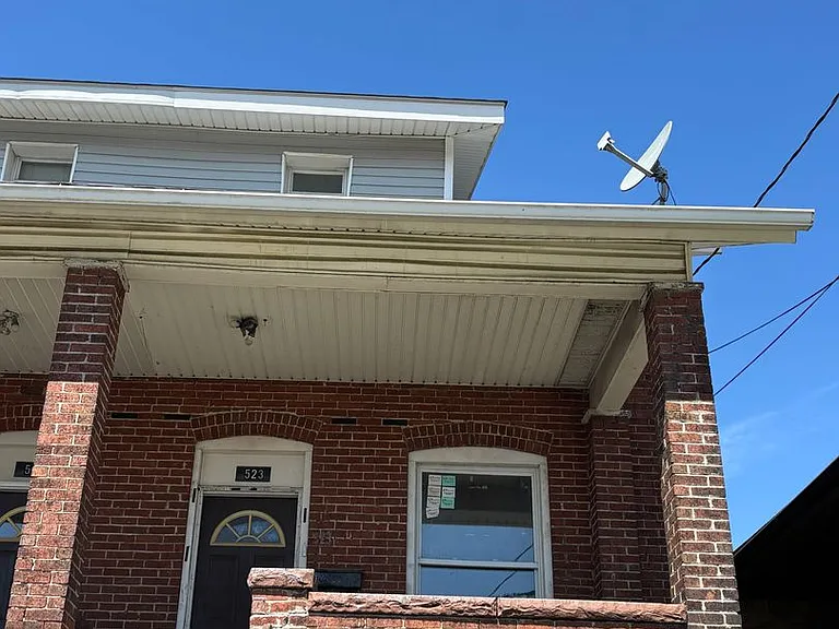 521-523 Dorothy Ave — Photo 4