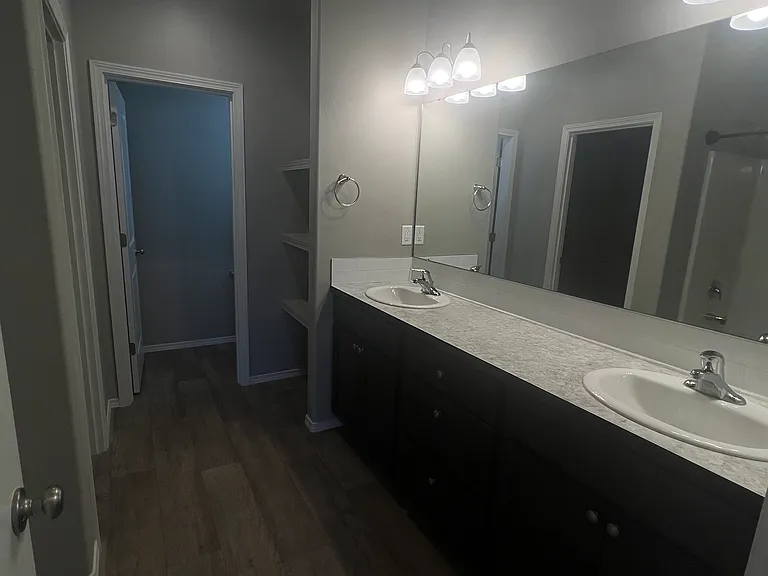 6105 Judd Ave — Photo 9