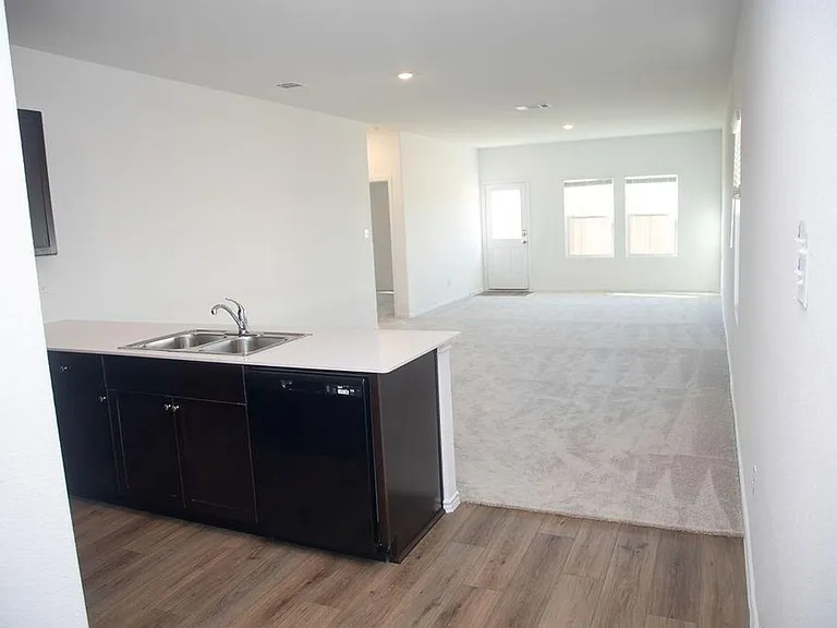 1127 Catfish Ln — Photo 9