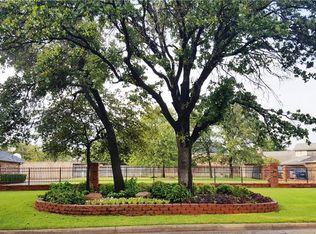 2301 Wimbledon Dr, Arlington, TX 76017