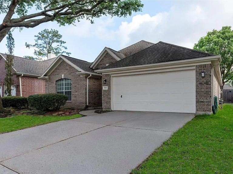 9026 Eaglecove Dr — Photo 29