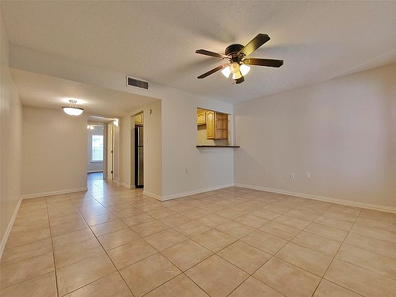 3rd image of 600 19th St #10