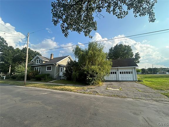 4th image of 1100 Kellogg Ave