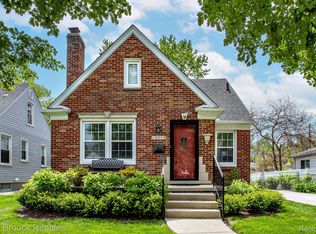 10015 Borgman Ave, Huntington Woods, MI 48070