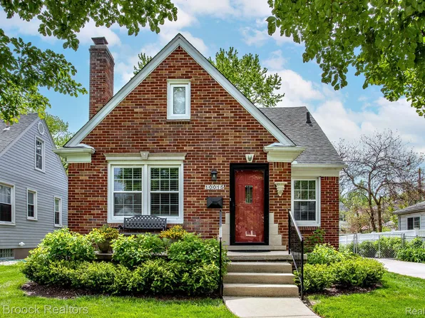 10015 Borgman Ave, Huntington Woods, MI 48070