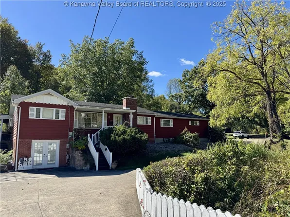 177 Clark Dr, Nitro, WV 25143