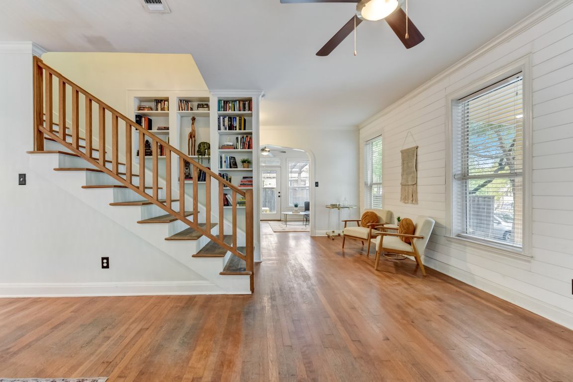 W 14th St-008