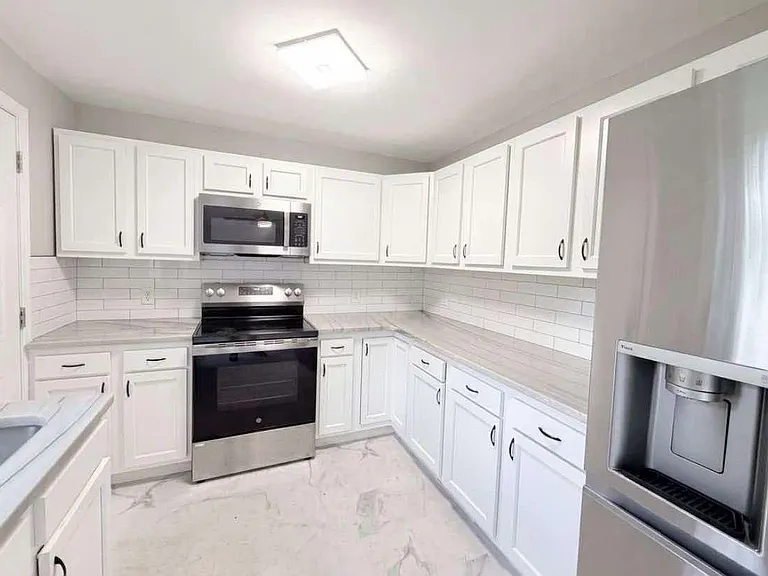 462 Ballyclare Ter — Photo 4