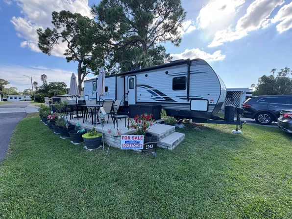 5151 4th St N #40A, Saint Petersburg, FL 33703