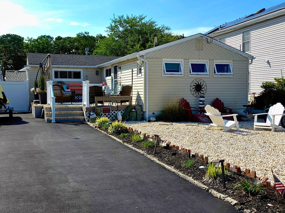 1st image of 4 Cedarcrest Dr