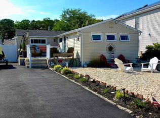 4 Cedarcrest Dr, Toms River, NJ 08753