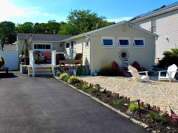 4 Cedarcrest Dr, Toms River, NJ 08753