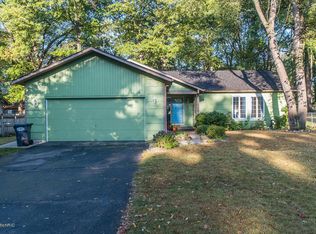 200 Walnut Woods Ct, Plainwell, MI 49080