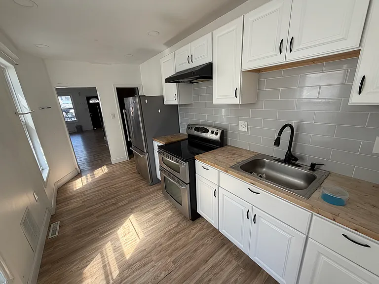 1332 Green St — Photo 3