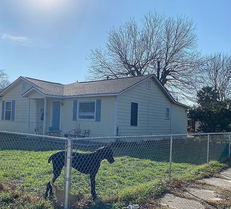 1st image of 842 Hoover Ave