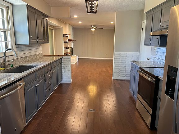 Kitchen into dining area/hearth room