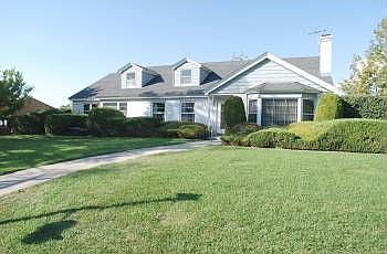 1st image of 1779 E Oakridge Dr
