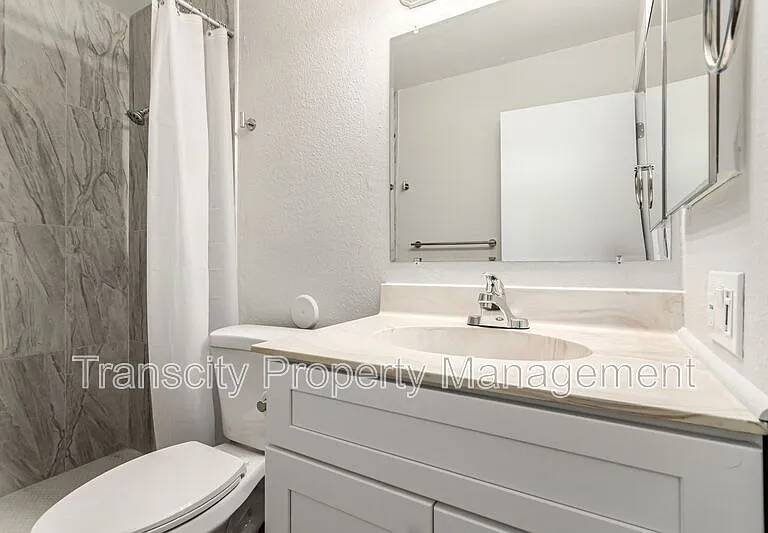 2143 E Center Ln #2 — Photo 13