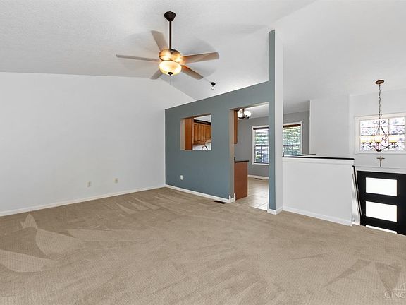 3rd image of 107 Robin Ave