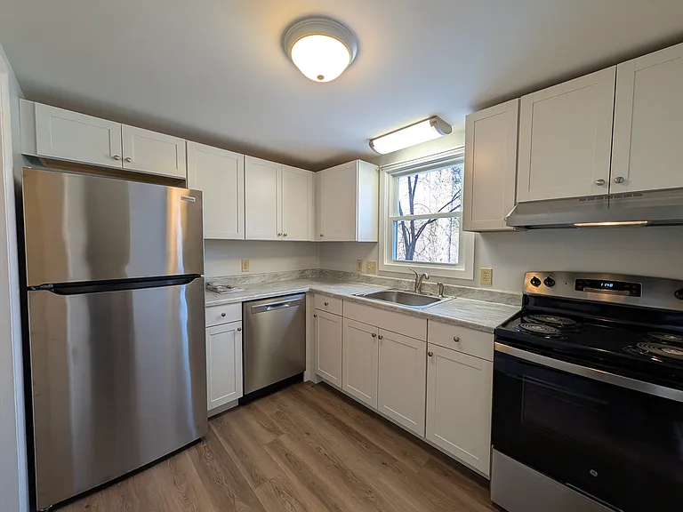 99 Village Green Dr #7 — Photo 2