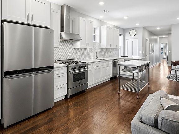 5th image of 2430 N Washtenaw Ave #3N