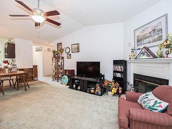 4th image of 185 Beechtree Ln