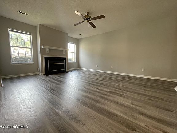 4th image of 2918 Mulberry Ln #C