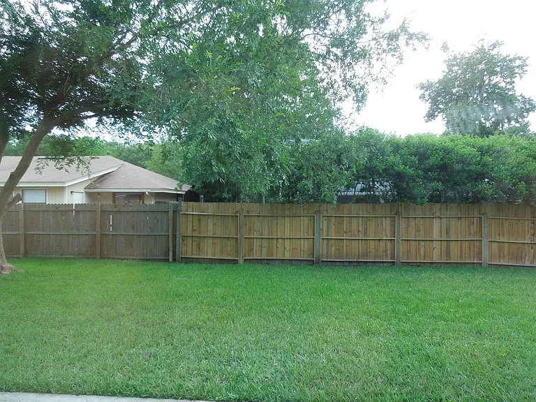 2216 Aztec Dr W — Photo 28