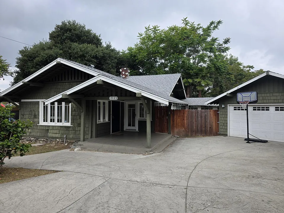 2121 Garfield Ave