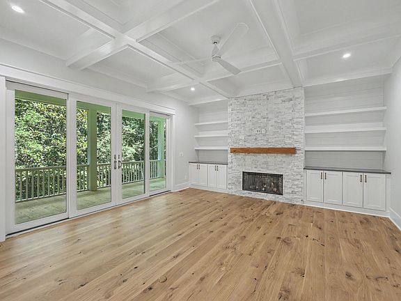 4th image of 805 Geddings Way