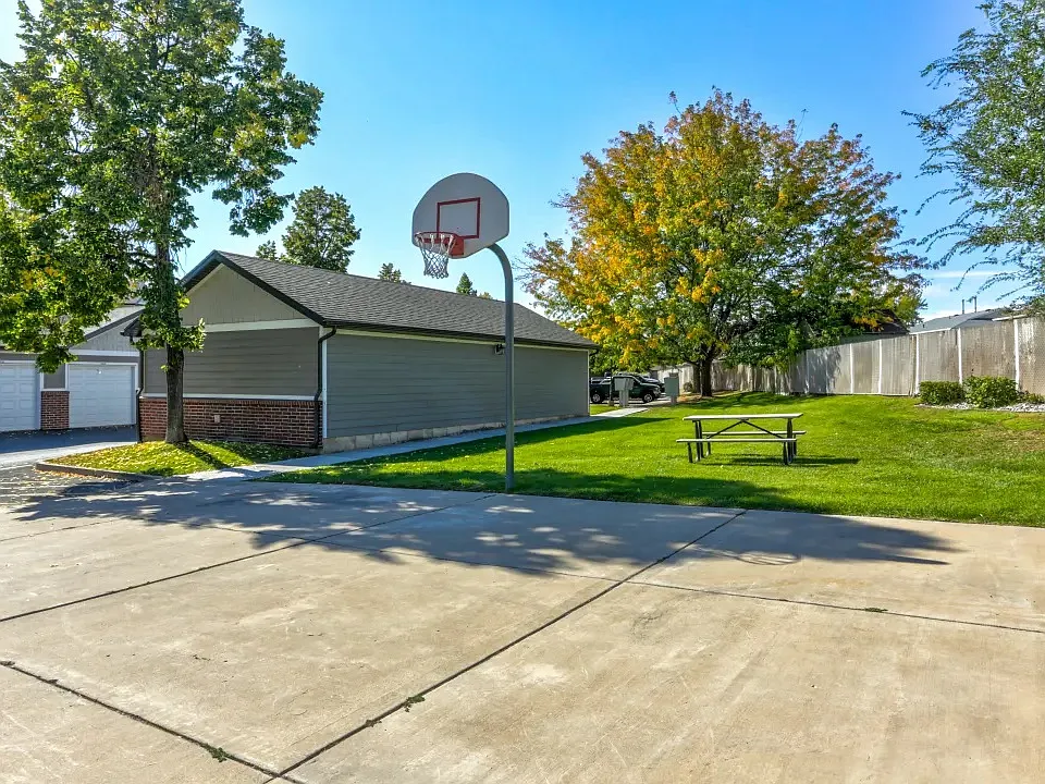 Sterling Pointe Apartments