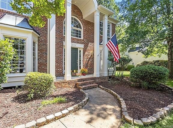 2nd image of 6428 Stargaze Ln