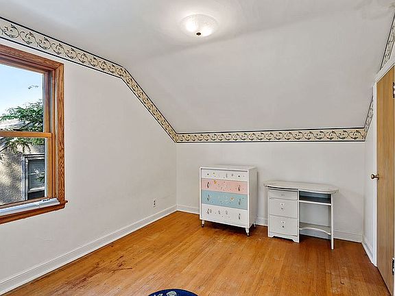 5th image of 3943 Penn Ave N