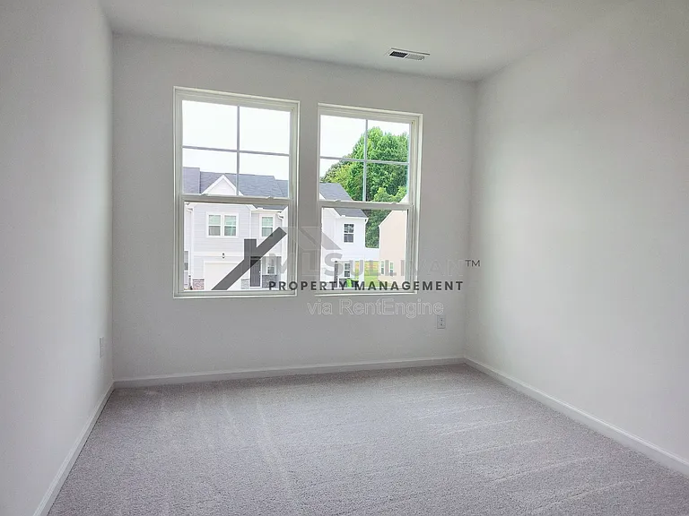 875 Pilot St — Photo 11