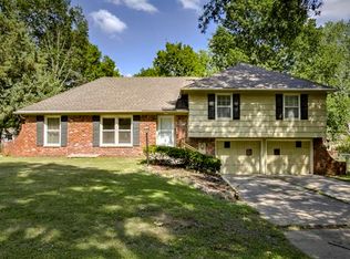 12801 Manchester Ave, Grandview, MO 64030