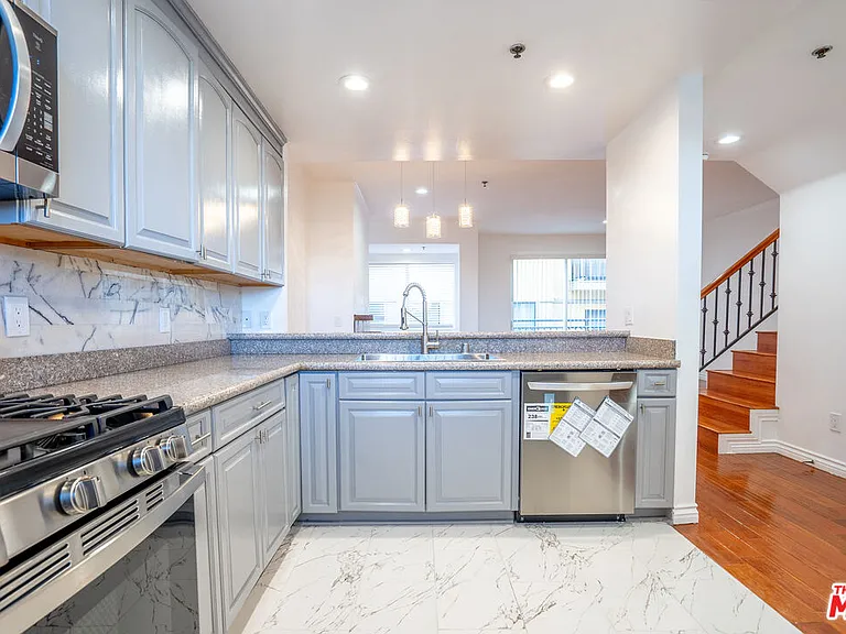 1030 S Norton Ave #6 — Photo 3