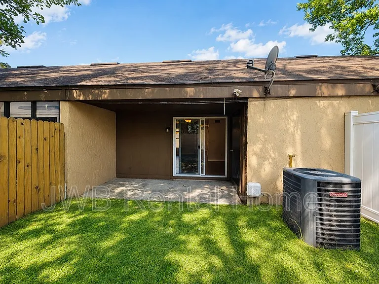 8271 Pineverde Ln — Photo 10
