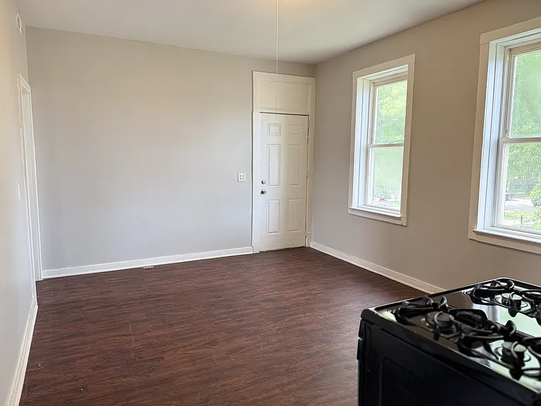 8401 S Muskegon Ave #2R — Photo 2