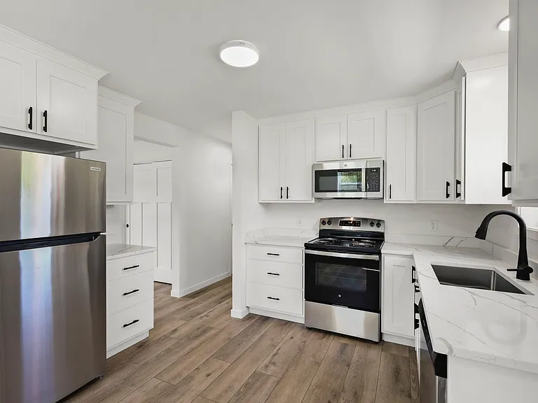 424 E Union St #436 — Photo 15