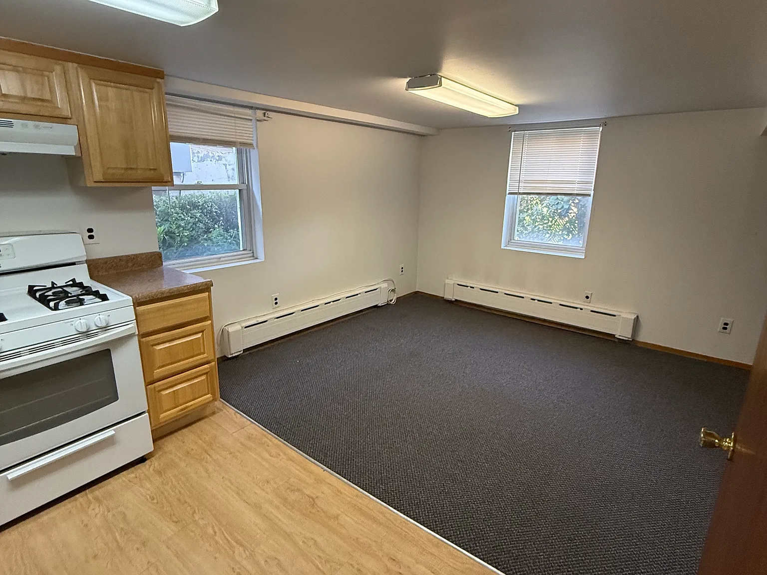 600 Logan Ave — Photo 2