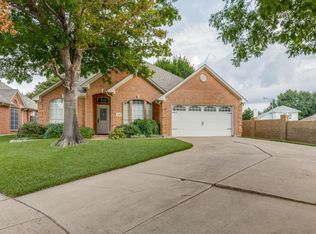 5925 Echo Bluff Dr, Haltom City, TX 76137