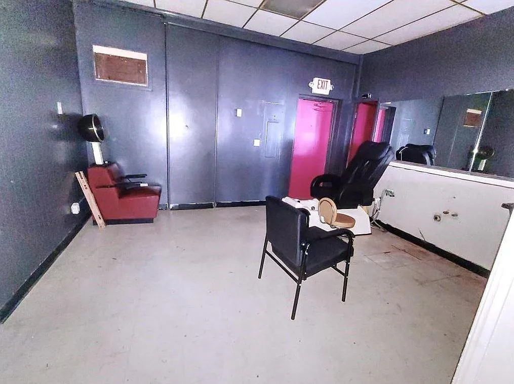 Studio, 1100 sqft, $900 — Photo 3